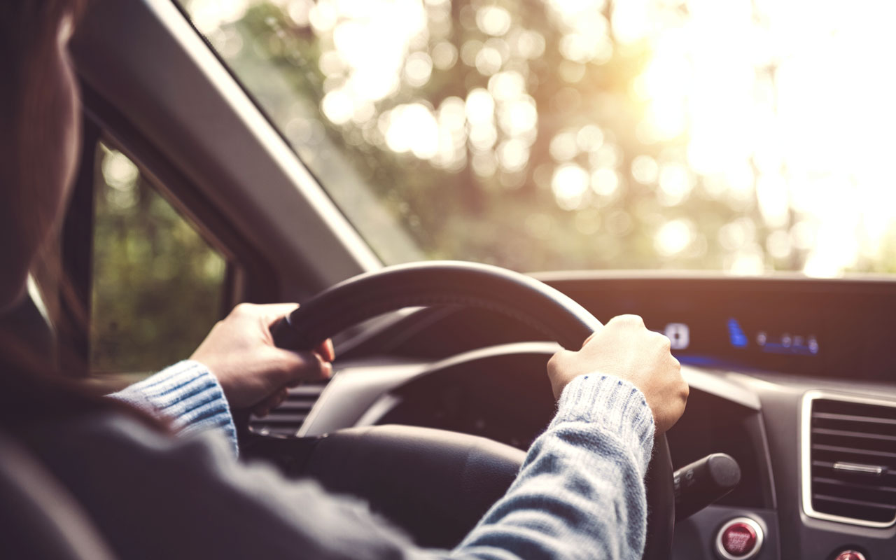 woman-driving